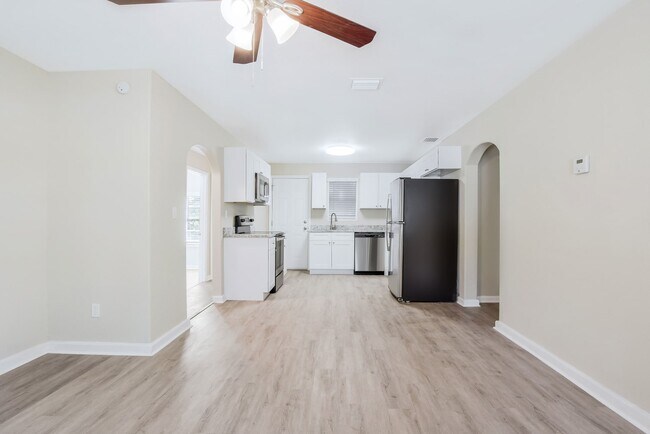 Foto del edificio - 2517 Greenleaf Dr