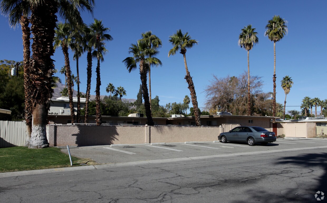 Primary Photo - 531 Desert View Dr