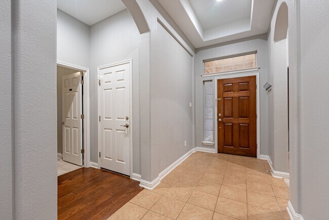 Foto del edificio - 10120 Big Thicket Dr