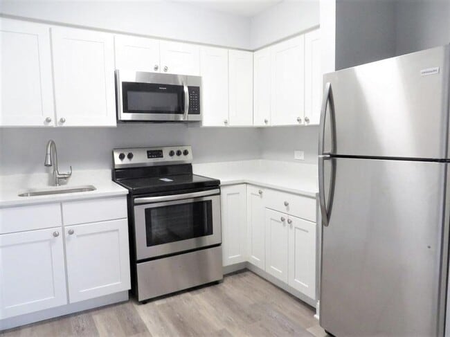 Building Photo - 1 bedroom in Chicago IL 60056