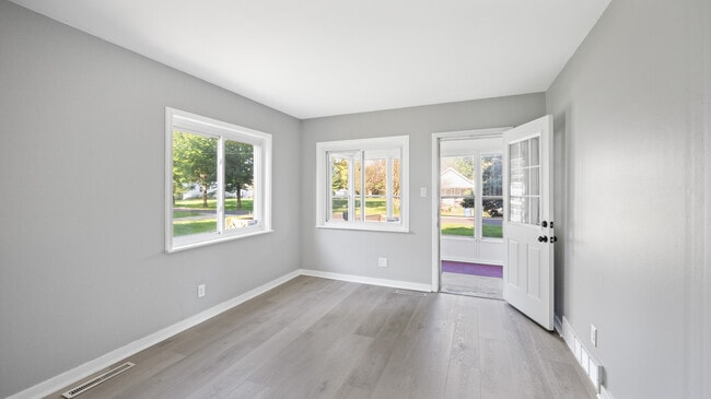 Living room - 1001 Patchen Rd