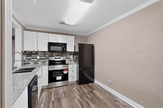 Foto del edificio - 2200 E Trinity Mls Rd