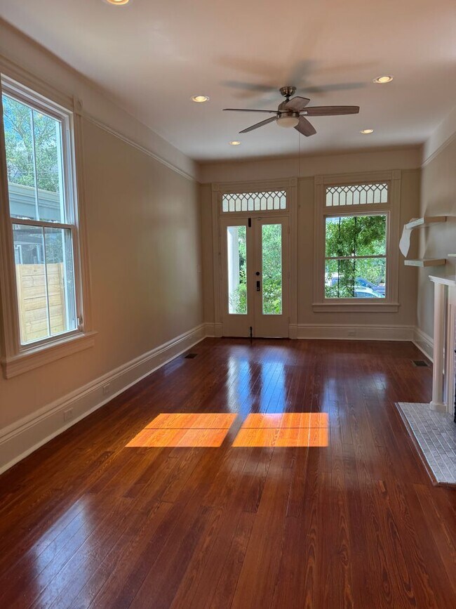 Foto del edificio - Gorgeous Two Story 3BD/2.5BA w/ Private Fenced in Backyard