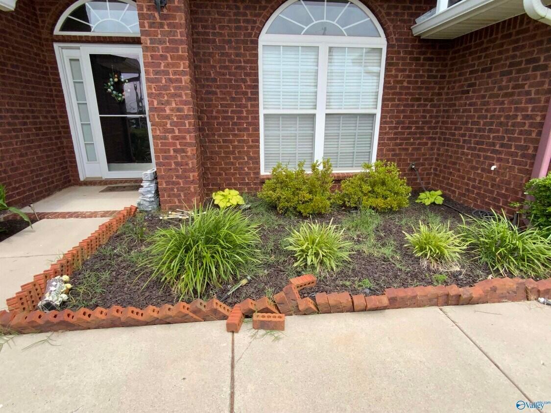 Foto principal - 105 N Rock Hampton Dr