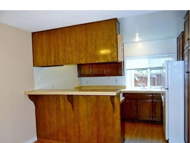 Foto del edificio - 3 BR Townhouse Located on UCSD Bus Line w/...