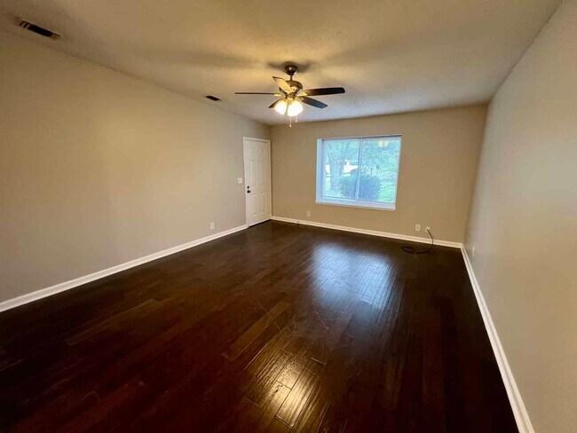 Building Photo - 3 Bedroom Townhome in North Murfreesboro *...