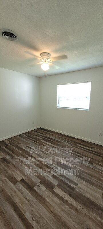 Building Photo - 977 Bouganvillea Dr