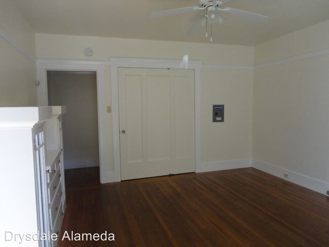 Building Photo - 1501 Encinal Ave