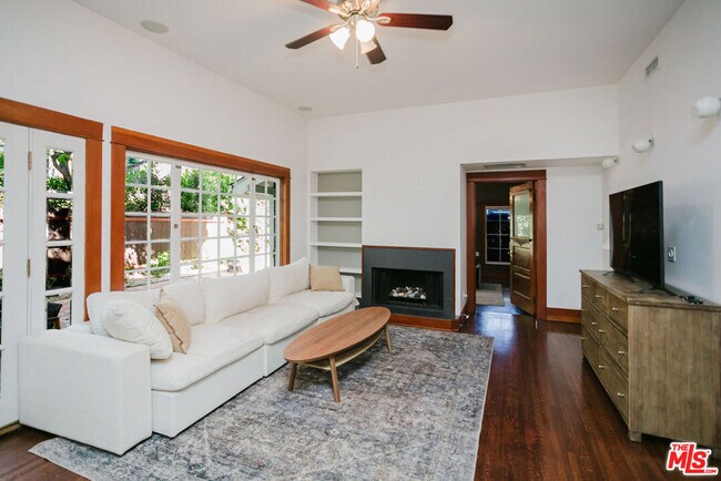 Foto del edificio - 13239 Addison St