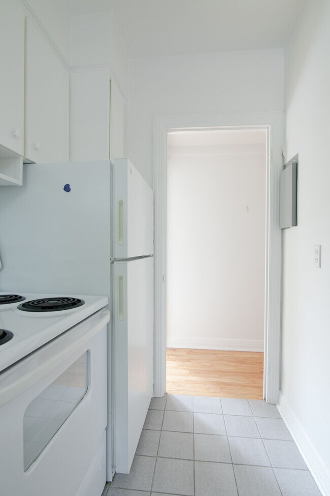 Building Photo - 10 Av. Rosemount