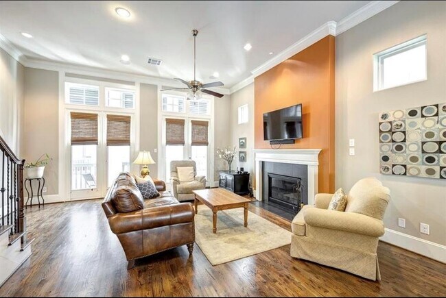 Building Photo - 262 E 28th St