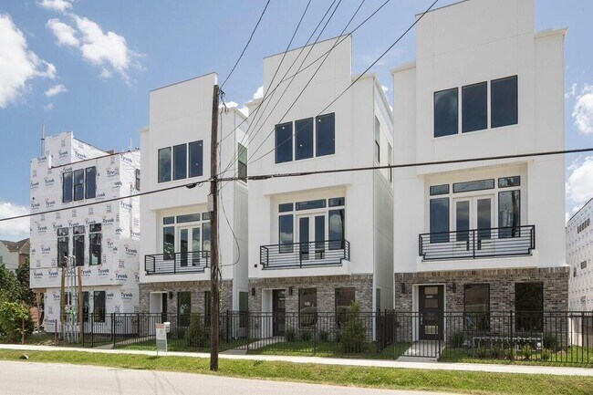 Foto del edificio - 5703 Larkin St