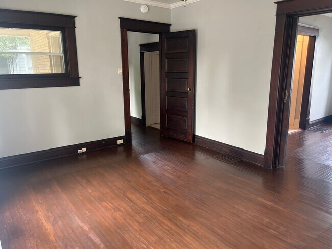 Foto del edificio - Wallace Ave Duplex