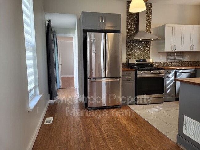 Building Photo - 3962 NE Grand Ave