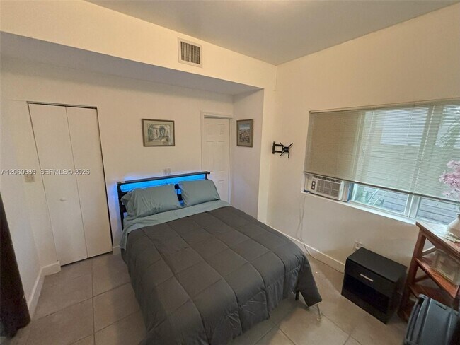 Foto del edificio - 3299 Bird Ave