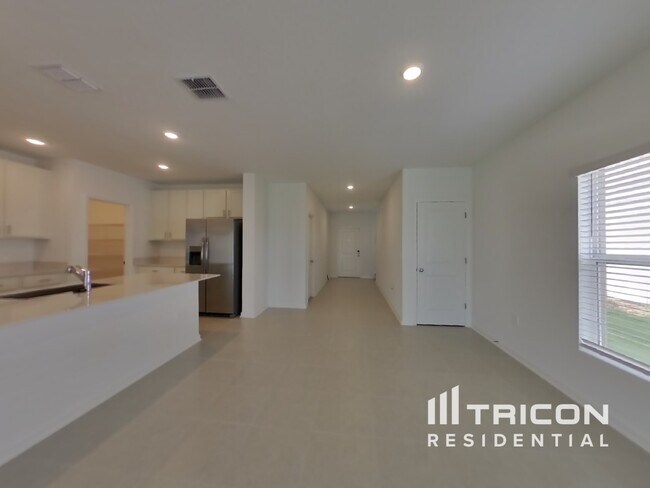 Building Photo - 5660 Gingham Dr