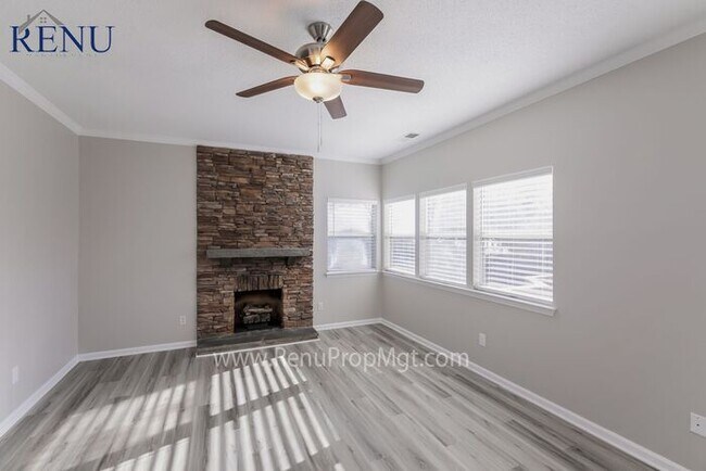 Foto del edificio - Available Now!!