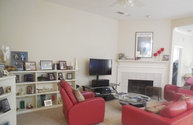 Building Photo - Well maintained home in a wonderful location!