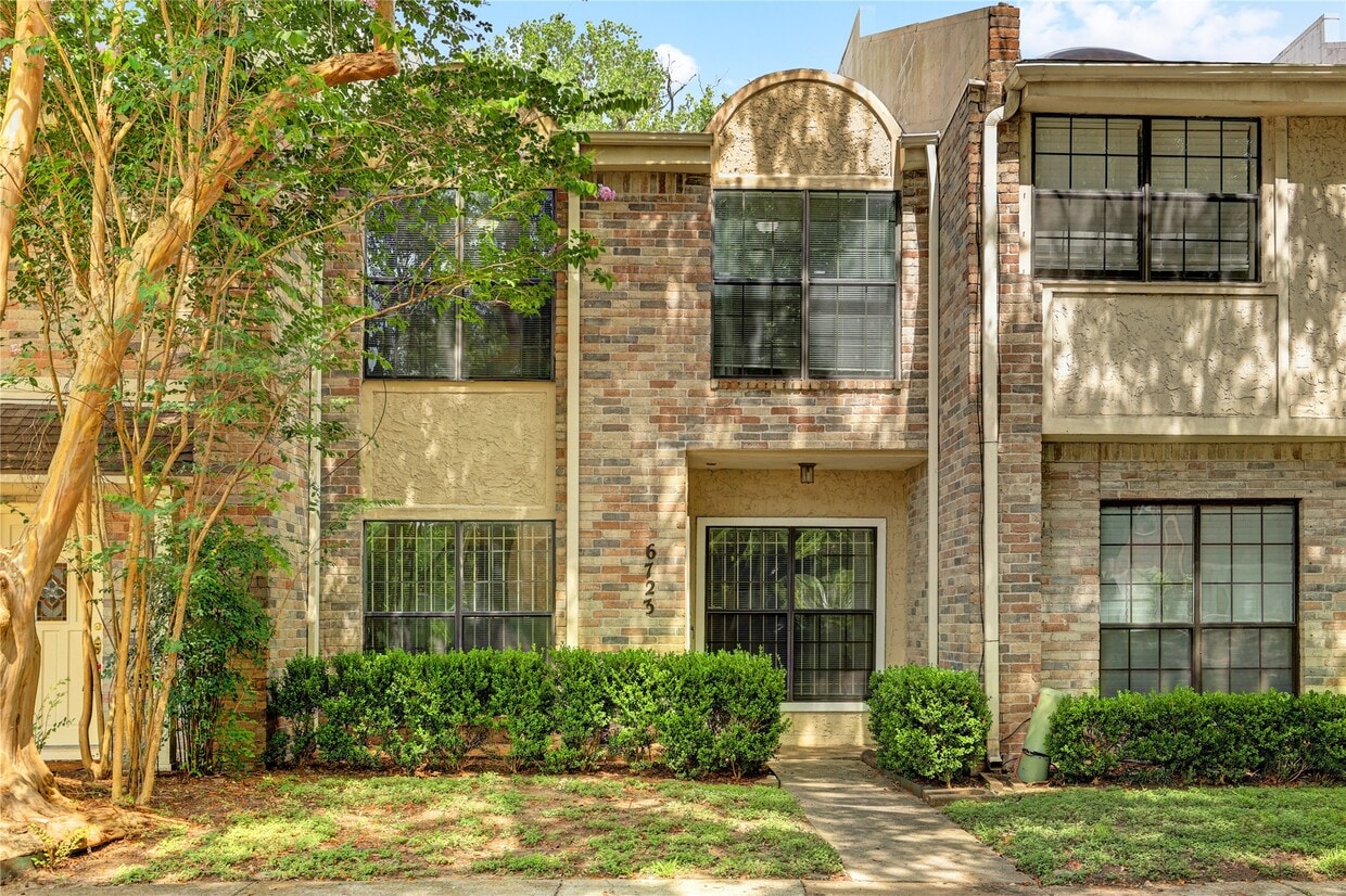 Foto principal - 6723 Belmont St