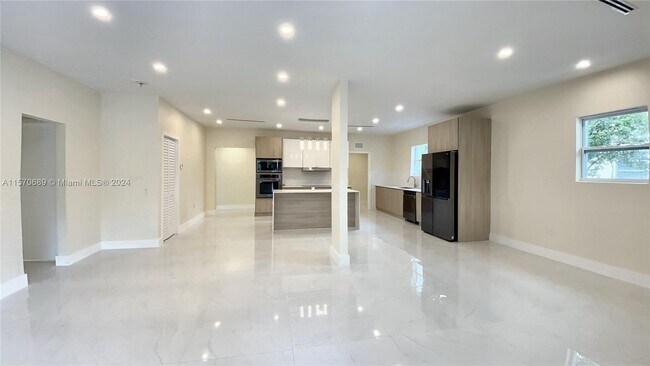 Foto del edificio - 48 NE 41st St