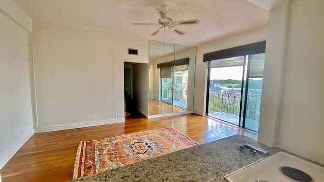 Living Room - 2109 Bayshore Blvd