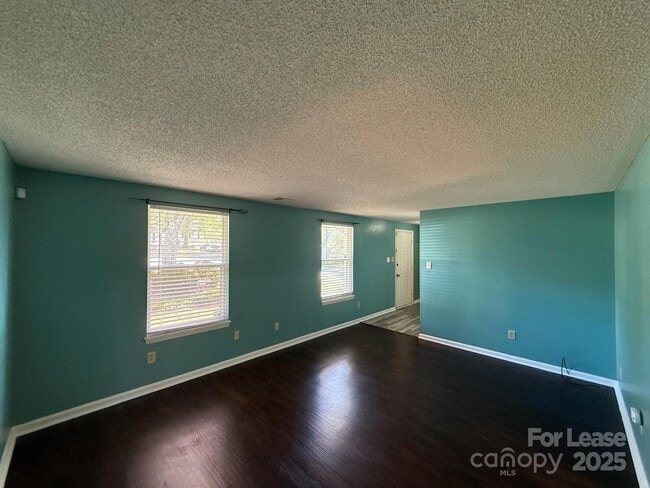 Building Photo - 2015 Bantry Ln