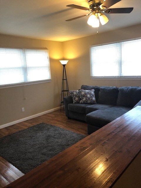 Building Photo - 219 Lamplight Dr