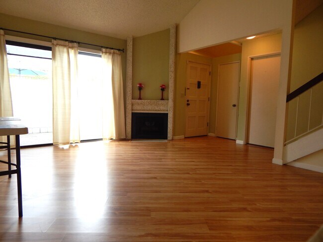 Family Room - 584 W Huntington Dr