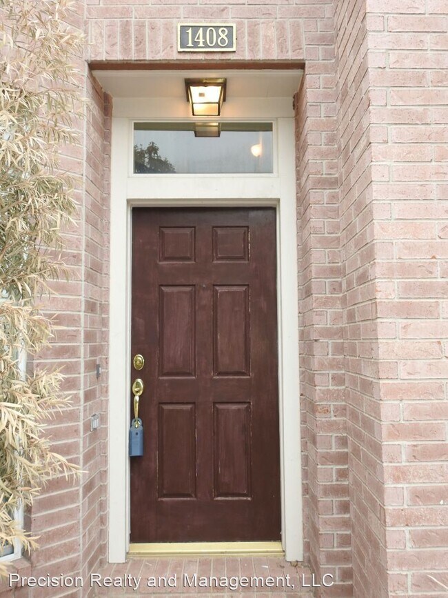 2 br, 2.5 bath House - 1408 Tuam St photo'