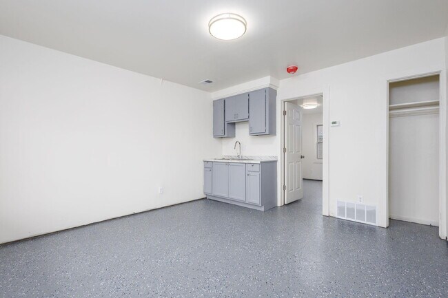 Foto del edificio - 8751 Elmira St
