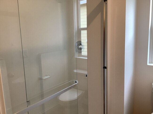 Foto del edificio - 4-Bedroom 3-Bathroom Townhouse style home