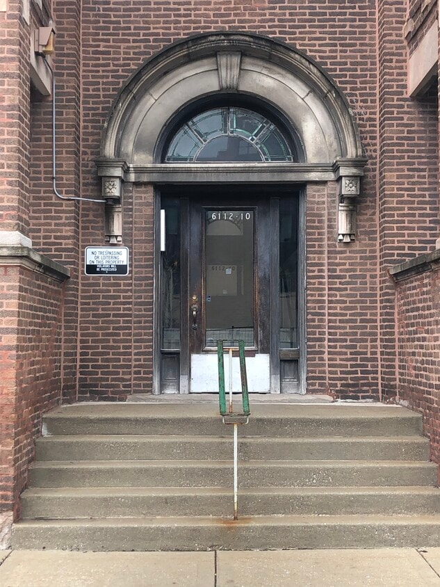 Front - 6110 S University Ave