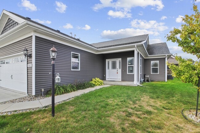 Building Photo - 3003 E Stillwater Landing