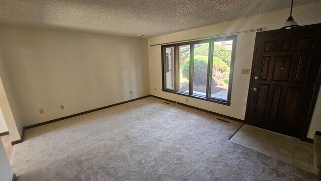 Foto del edificio - 2608 Leisure Dr