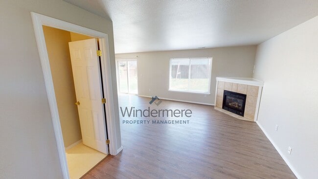 Building Photo - 1243 SE Newgate Dr