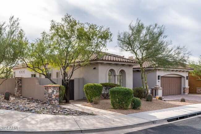 Building Photo - 9901 E Edgestone Dr