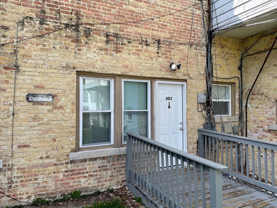 Foto principal - 803 S McAlister Ave