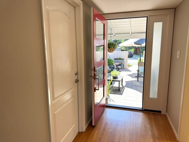 Building Photo - Beautiful 3 bedroom, 2 bath single level home in the Woodlands-Walnut Creek