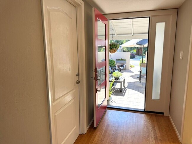 Foto del edificio - Beautiful 3 bedroom, 2 bath single level home in the Woodlands-Walnut Creek