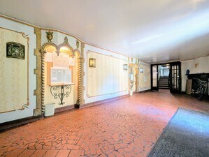 Foto del edificio - 5655 N Spaulding Ave