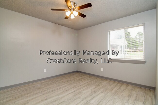 Foto del edificio - 4460 Powell Ave