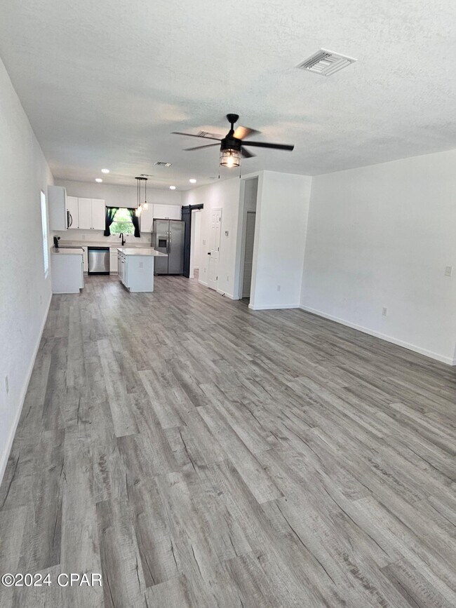 Foto del edificio - 3104 W 20th Ct