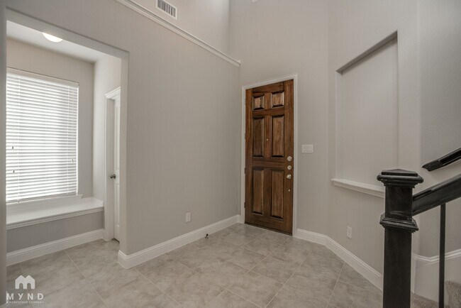 Building Photo - 133 Knight of Realm Blvd