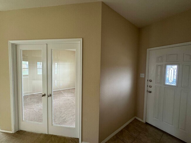 Building Photo - 360 Virtual Tour Available