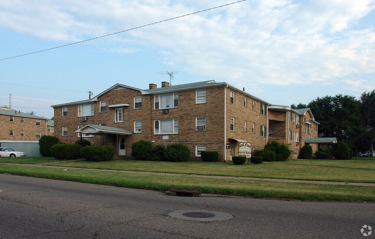 3809 W Tuscarawas St, Canton, OH 44708 Apartments in Canton, OH