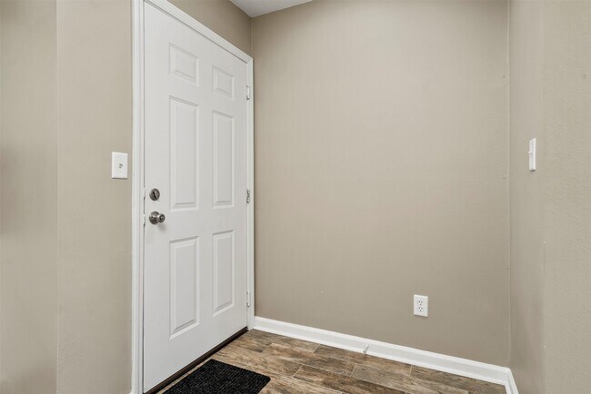 Building Photo - 3411 Balboa Cir