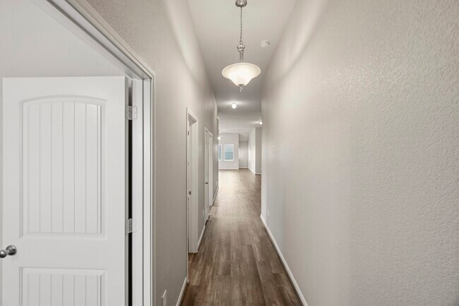 Foto del edificio - 14739 Sweetwater Dr