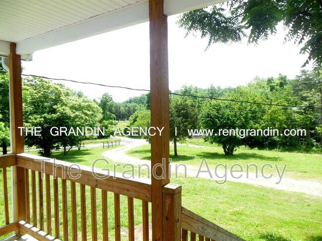 Foto del edificio - 8751 Plantation Rd