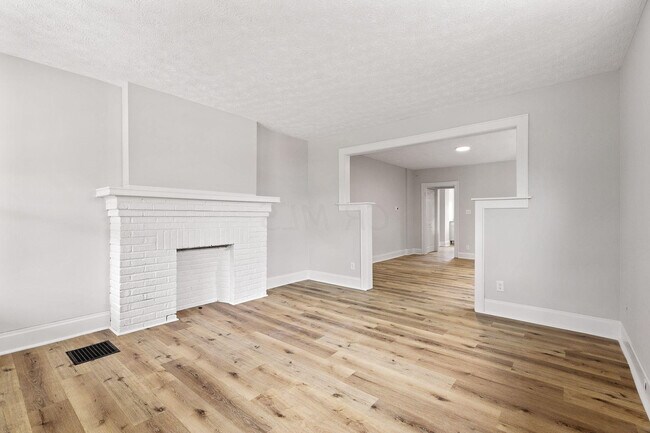 SALA DE ESTAR - 1024 Lockbourne Rd