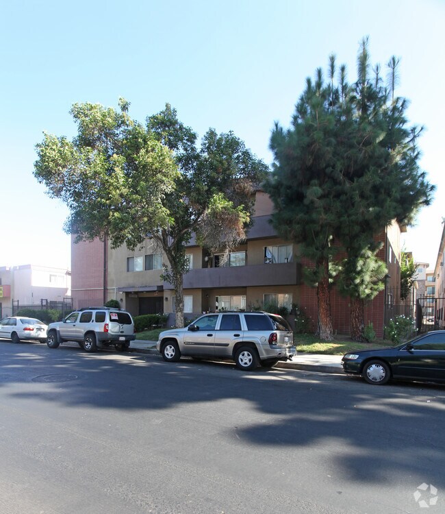 8070 Langdon, ¡alejado - Langdon Gardens